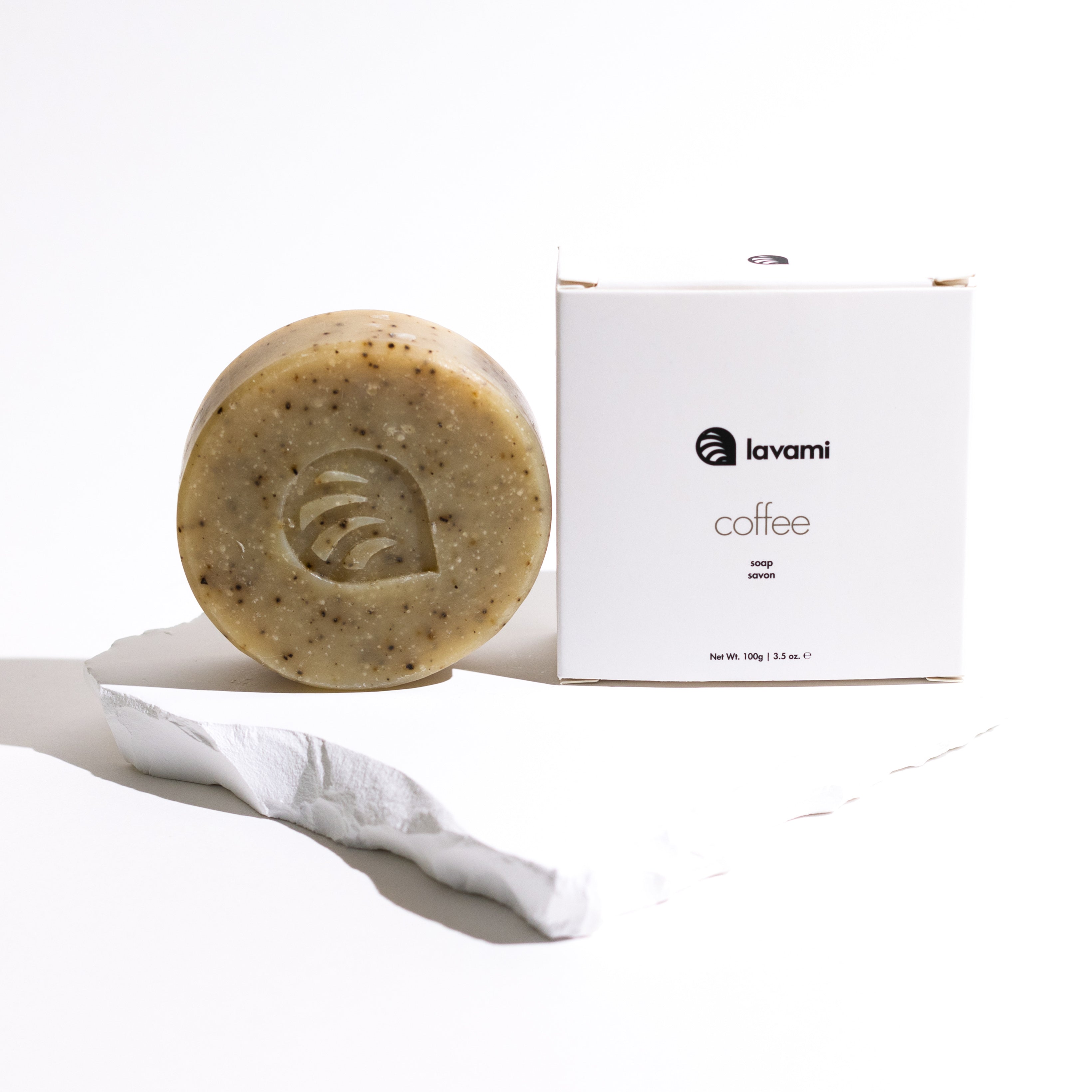 Natural coffee soap with cinnamon, vanilla and finely ground coffee. 